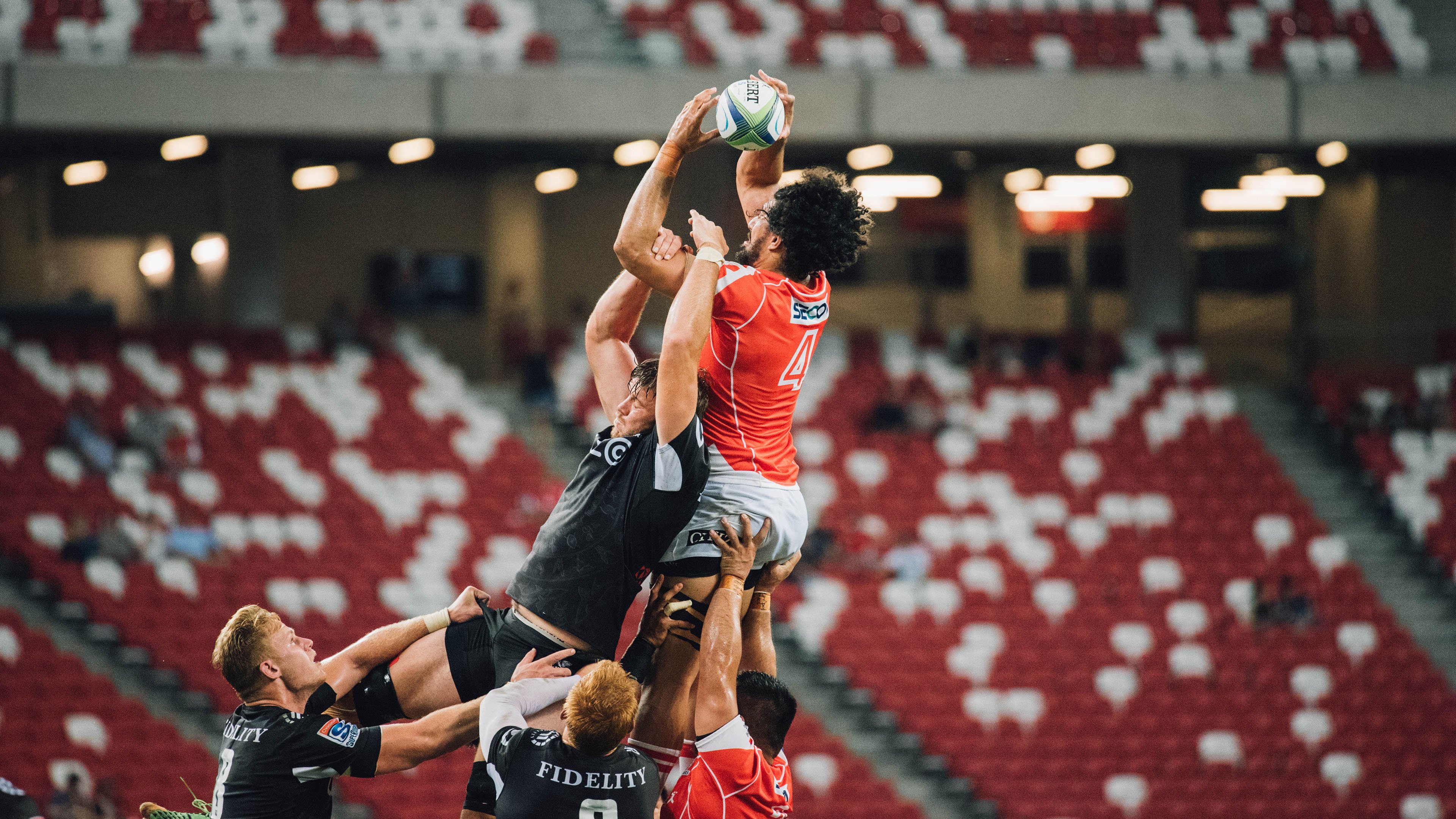 开云体育APP下载-大屏幕上的欢呼声:欧冠夜晚的狂热心情